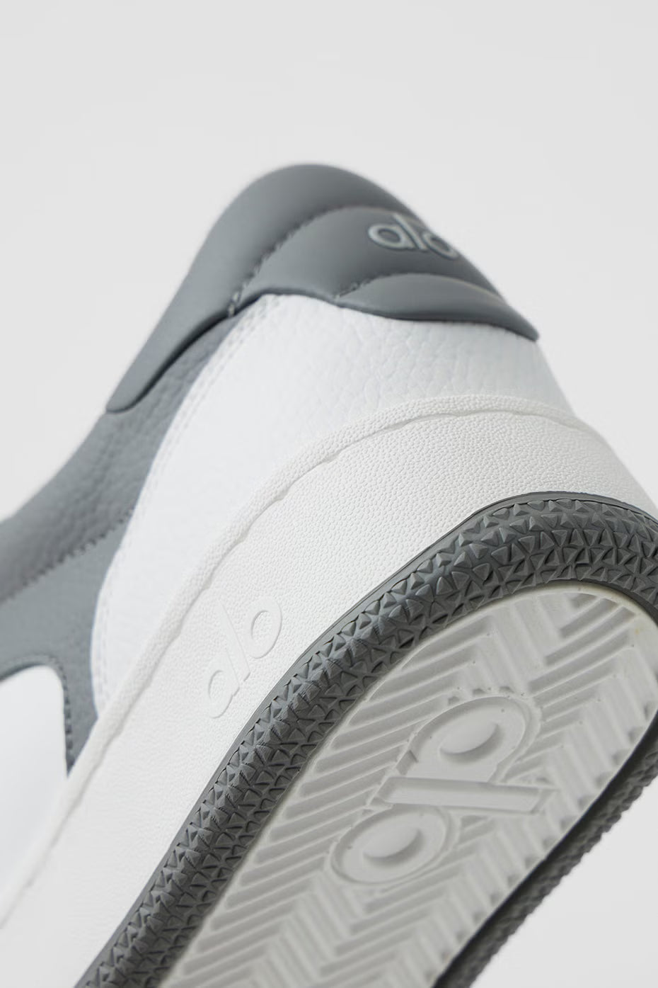 ALO Recovery Mode Sneaker - COFFEE/WHITE